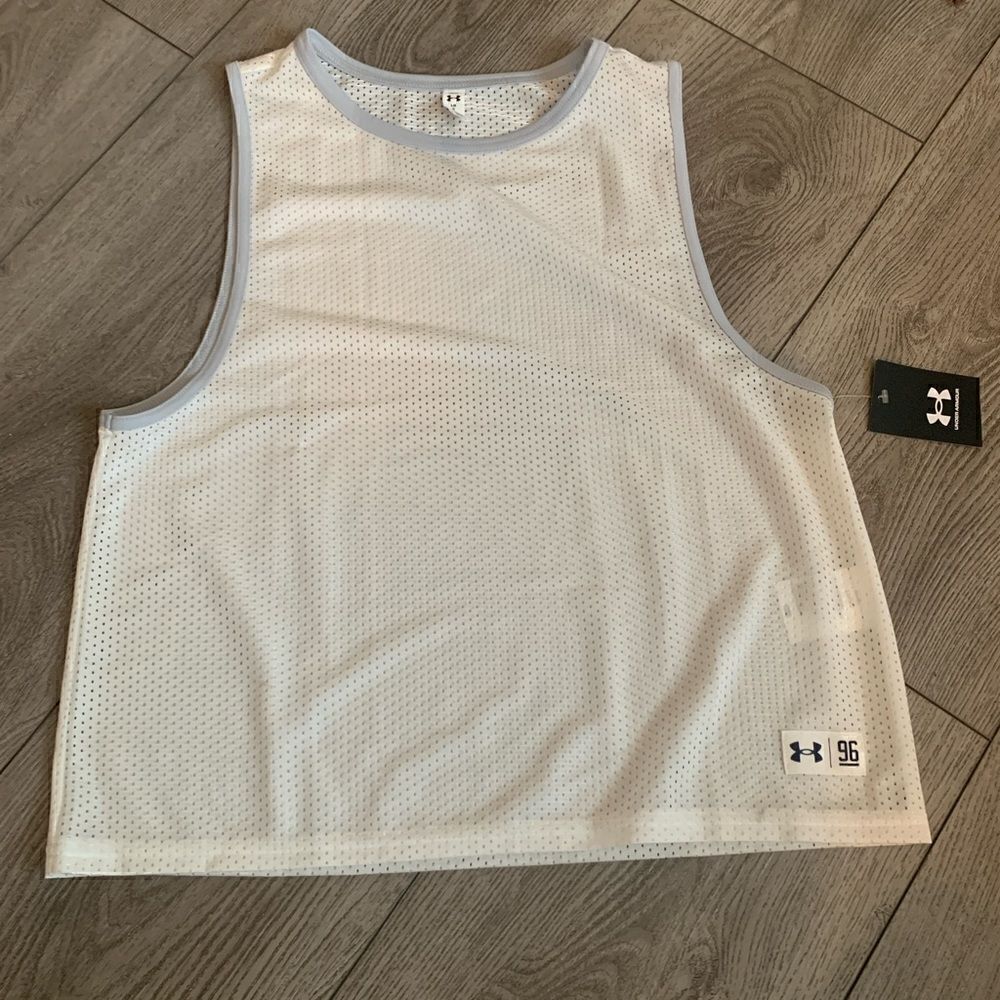 Under Armour woman’s mesh tank top perfect for any sport practice